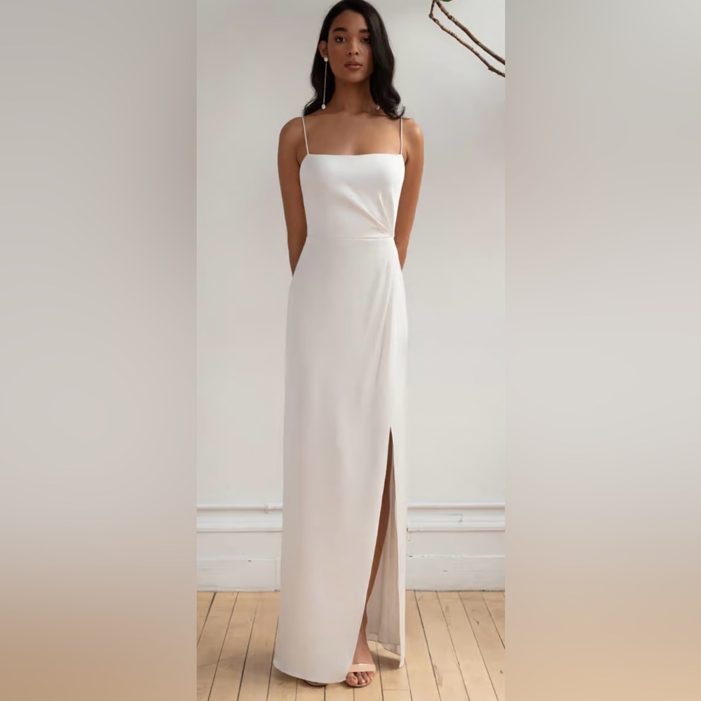 SPAGHETTI STRAP V-BACK CREPE GOWN WITH FRONT SLIT IN IVORY